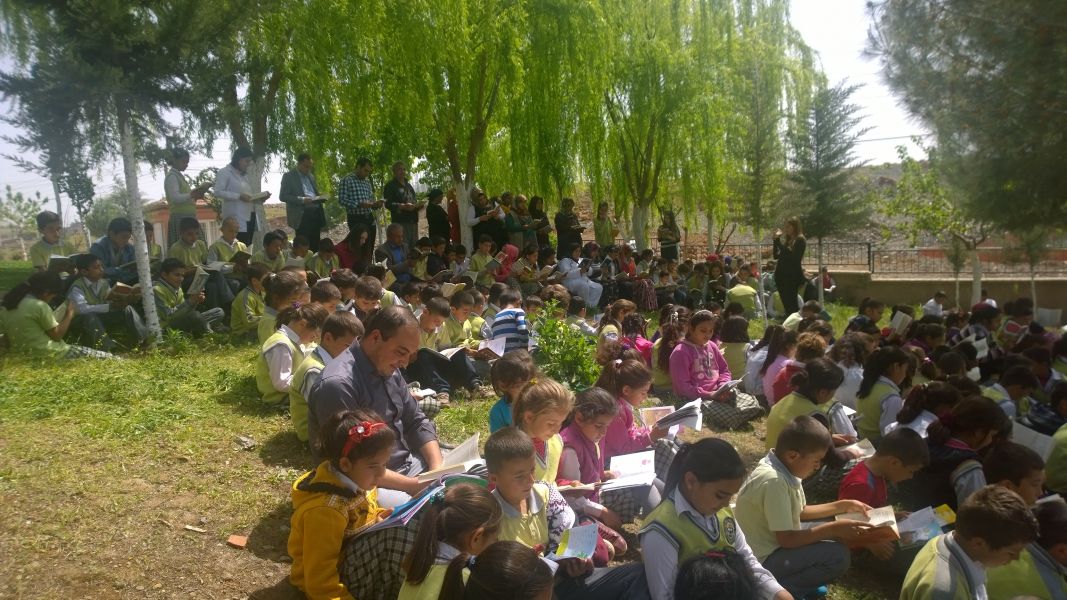 HER YER KÜTÜPHANE PROJESİ KAPSAMINDA BAHÇEMİZDE OKUMA YAPILDI 